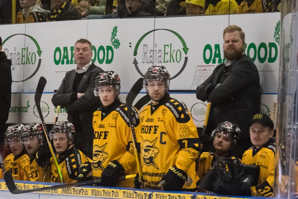 Raimo Helmiseltä kova ratkaisu - Tappara turvautuu tuttuun ja turvalliseen Raimo Helmiseltä kova ratkaisu – Tappara turvautuu tuttuun ja turvalliseen