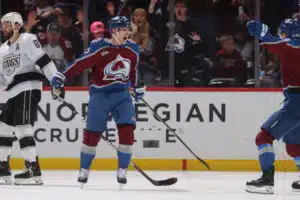 NHL:n supertähti kehui suomalaista loppukauden erikoismiestä – ”Tuo on playoff-kiekkoa”