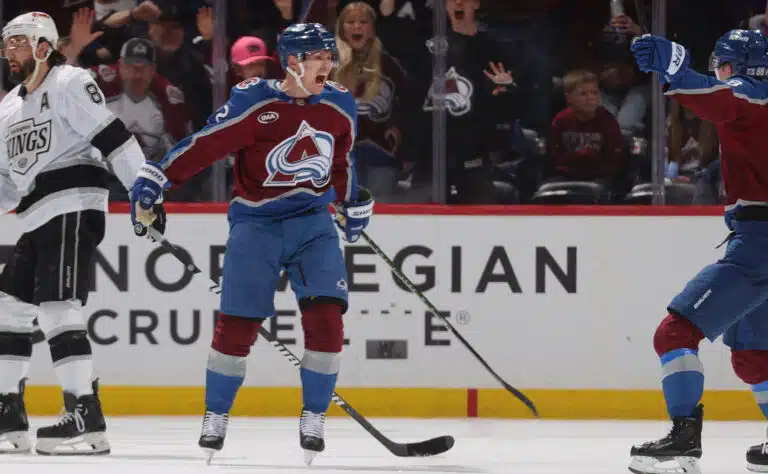 NHL:n supertähti kehui suomalaista loppukauden erikoismiestä – ”Tuo on playoff-kiekkoa”