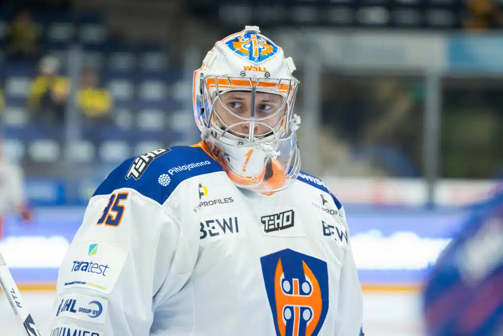 Tappara-vahti siirtyy ulkomaille Tappara-vahti siirtyy ulkomaille