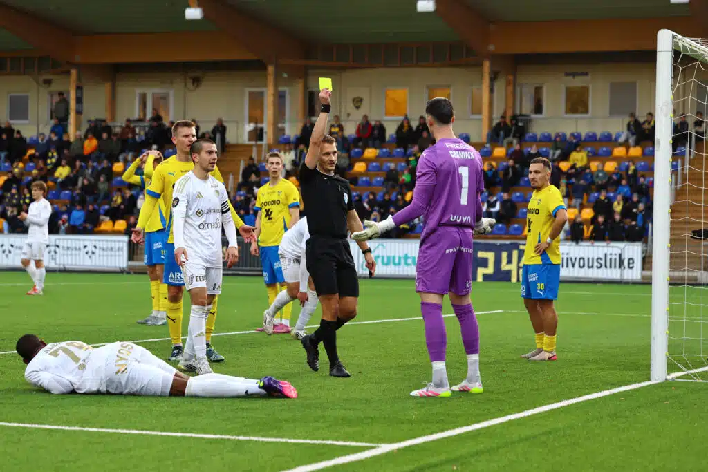 Erotuomarit maalaavat tylyn kuvan Palloliitosta ja Veikkausliigasta – ”Palloliitto päätti yksipuolisesti”