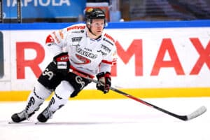 JYP tiedotti neljästä lähtijästä