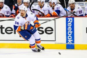 Entinen NHL-pelaaja hakkasi junioriottelussa toisen joukkueen päävalmentajan