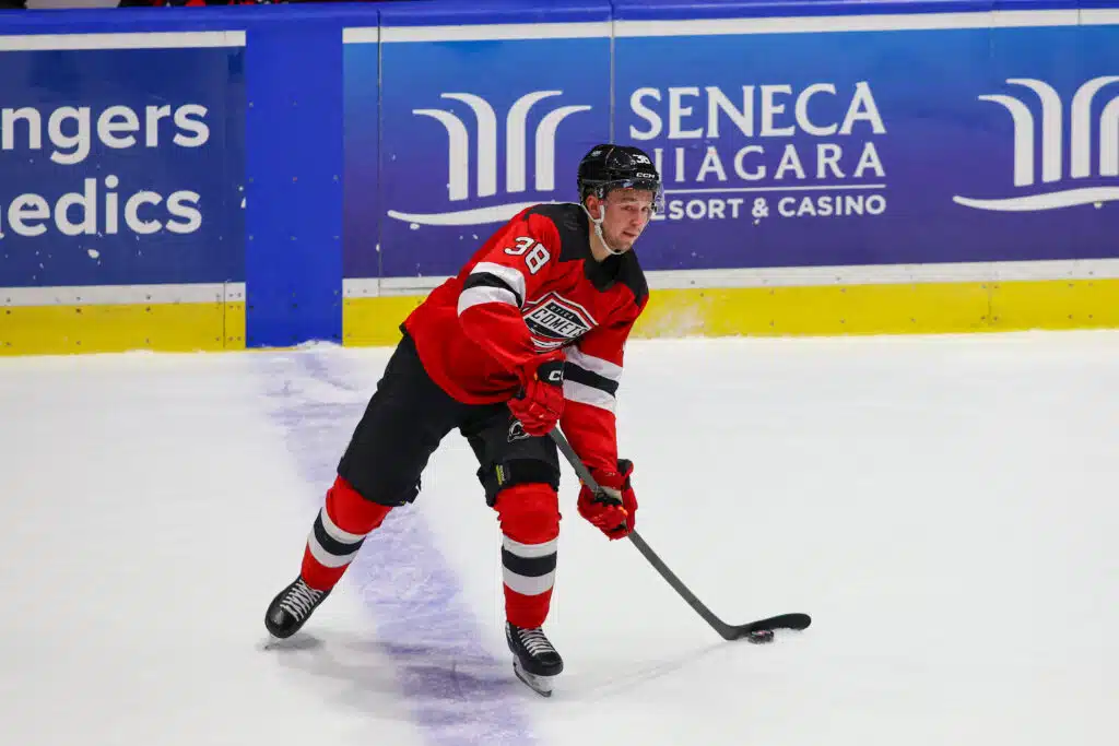 NHL sai uuden suomalaisdebytantin - "Hän näytti itsevarmalta" NHL sai uuden suomalaisdebytantin – ”Hän näytti itsevarmalta”