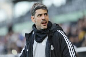 Kiihtynyt Veikkausliiga-valmentaja antoi palaa tuomarilinjasta – Messi ja Mourinho mainittiin