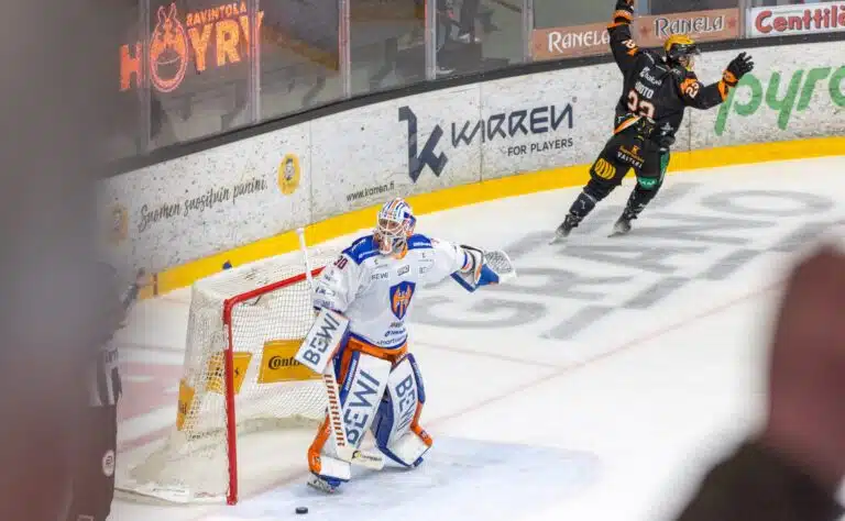 Tappara on ajettu siltaan – tähtipelaajalta tiukka linjaus Atleetille