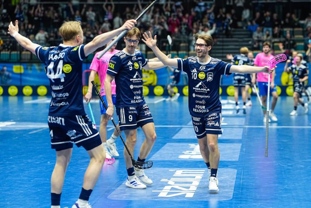 Nyt syntyi suomalaista salibandyhistoriaa Nyt syntyi suomalaista salibandyhistoriaa
