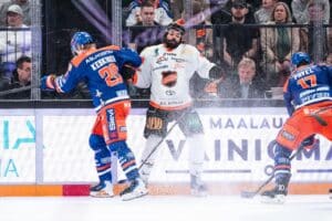 Nyt uinahti Tappara – katsomosta karua kuittailua