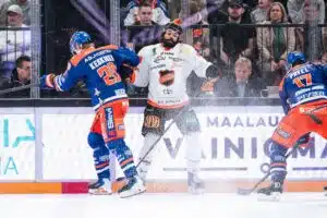 Nyt uinahti Tappara – katsomosta karua kuittailua