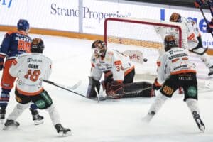 KooKoon raju sensaatio kuivui kasaan SM-liigan finaaleissa – Tappara on jälleen Suomen mestari KooKoon raju sensaatio kuivui kasaan SM-liigan finaaleissa – Tappara on jälleen Suomen mestari