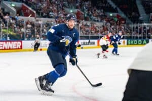 Aleksander Barkov liekeissä – Leijonilta upea temppu
