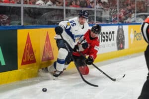Leijonat-legenda jahtaa jo kolmatta maailmanmestaruutta – ”Halli täynnä ja hirveä mekkala”