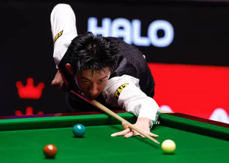 Ei mitään epäselvää – Kiinan snookersensaatio aloitti ryminällä MM-välierän