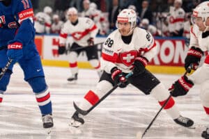 Sveitsin 38-vuotias kumiukko pysäytti USA:n – joukkuekaveri hämmästeli hänen NHL-faktaansa