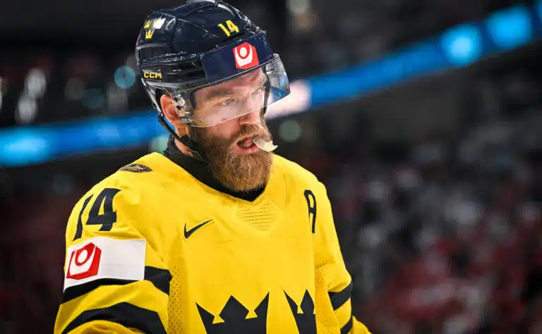 Ruotsin NHL-tähdeltä kitinää suomalaisista tuomareista - raivo repesi länsinaapurissa Ruotsin NHL-tähdeltä kitinää suomalaisista tuomareista – raivo repesi länsinaapurissa