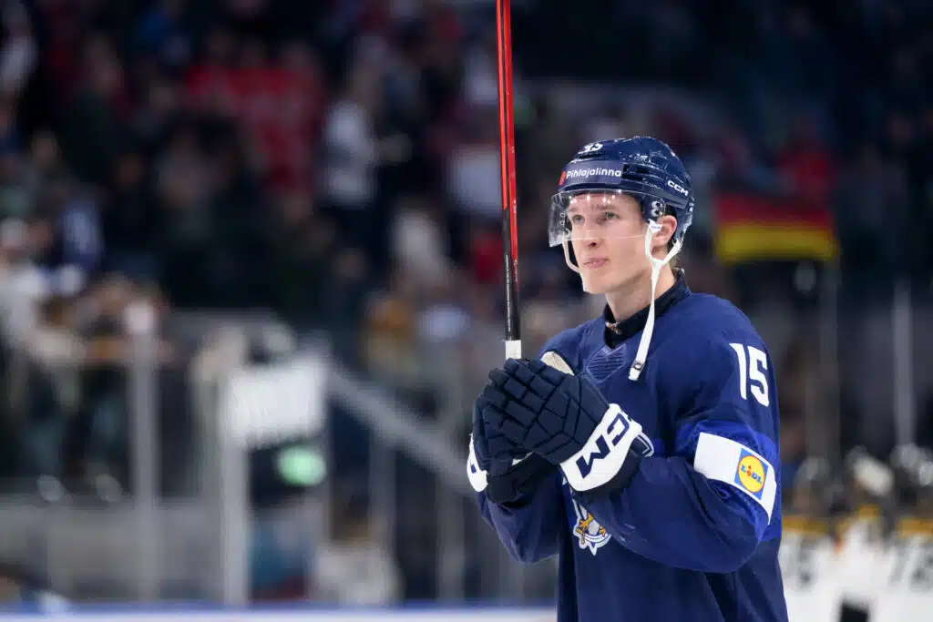 Leijonien Anton Lundell otti kantaa kuumaan kysymykseen Atleetin haastattelussa Leijonien Anton Lundell otti kantaa kuumaan kysymykseen Atleetin haastattelussa