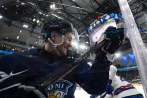 Kulta-Leijona passitettiin NHL:n siirtolistalle Urho Vaakanainen