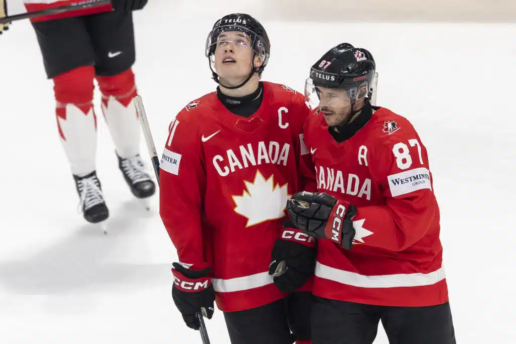 Sidney Crosby laittoi järjettömän syöttöklinikan pystyyn - Kanada teki selvää jälkeä yhdessä erässä Sidney Crosby laittoi järjettömän syöttöklinikan pystyyn – Kanada teki selvää jälkeä yhdessä erässä