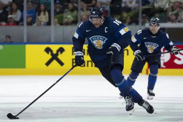 Aleksander Barkov teki tiukan linjauksen Atleetille