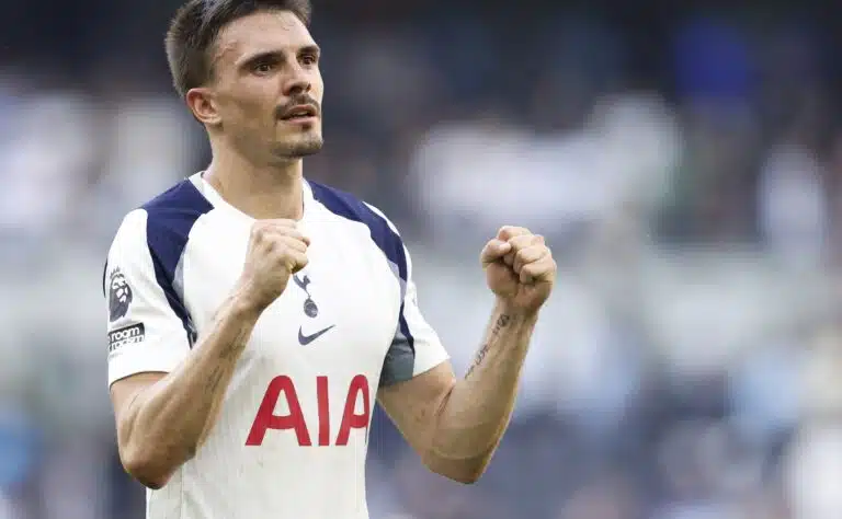 Tottenham säilyi Valioliigassa - maalintekijä purki tuntojaan Tottenham säilyi Valioliigassa – maalintekijä purki tuntojaan