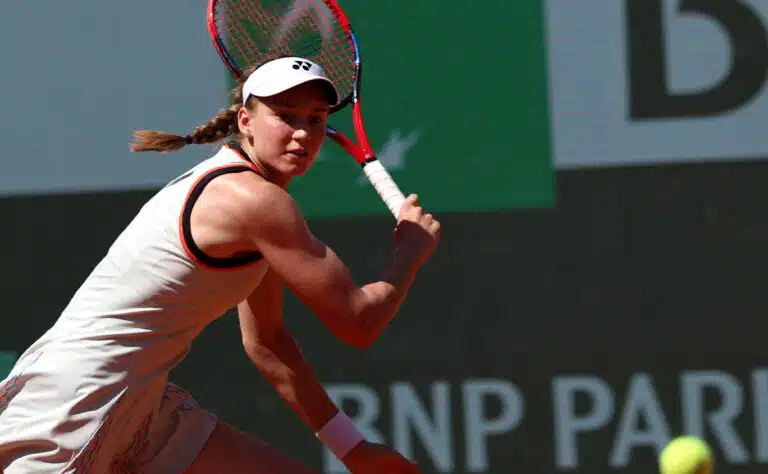Ranskan avoimissa melkoinen jytky – kuvankaunis tennistähti katsomoon, räjähti totaalisesti medialle