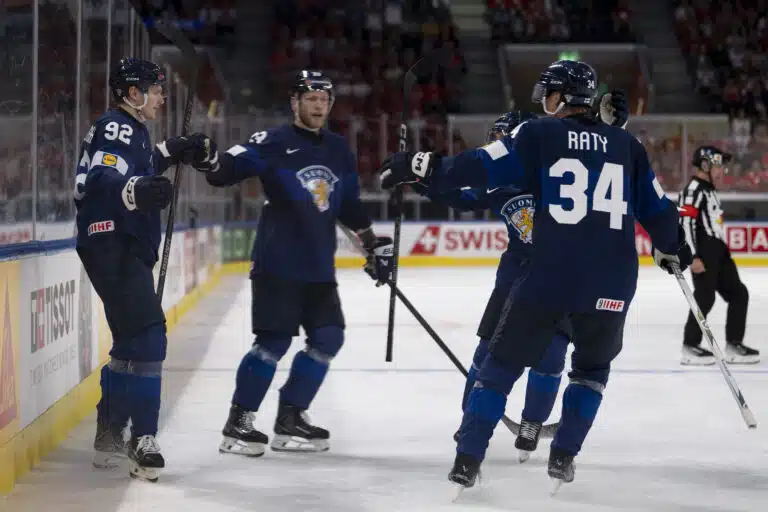 Leijonat ryöpyttää nyt rajusti Kanadaa