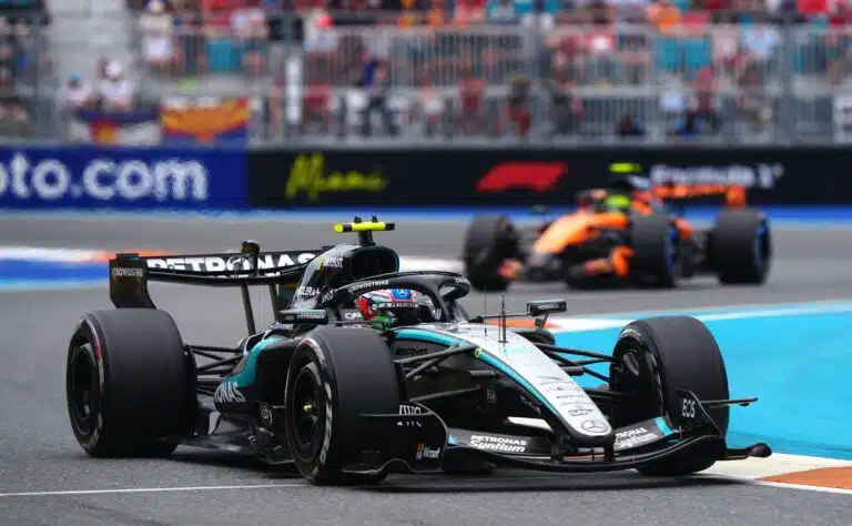 Kimi Antonellilta jo kolmen suora – Valtteri Bottasta rangaistiin perällä