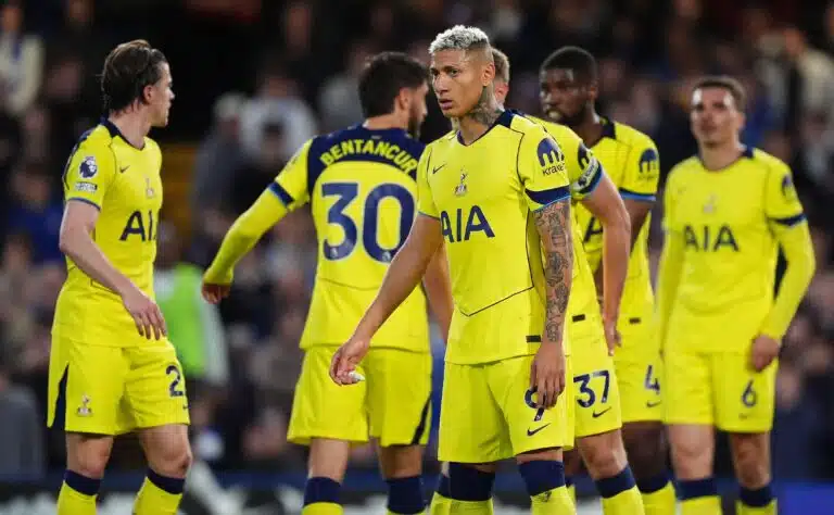 Tottenham on edelleen pulassa – päätöskierroksella pelataan isoista asioista