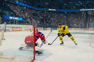 Jääkiekon MM-kisoissa pamahti jättimäinen yllätys Jääkiekon MM-kisoissa pamahti jättimäinen yllätys