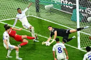 UEFA mätkäisi neljälle Valioliigaseuralle miljoonasakot UEFA mätkäisi neljälle Valioliigaseuralle miljoonasakot