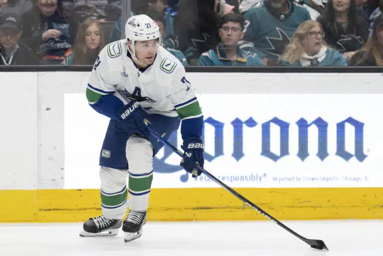 NHL:n siirtomarkkinoilla tapahtui – ruotsalaishyökkääjä uuteen seuraan