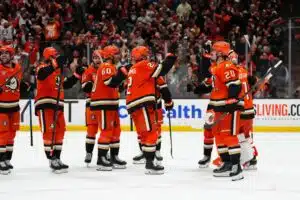 NHL:ssä jättimäinen paukku – Teemu Selänne tuuletti villisti