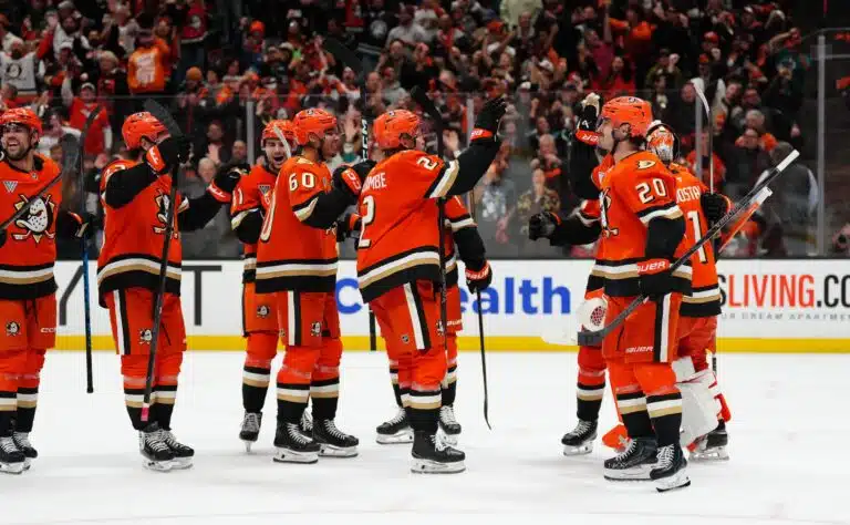 NHL:ssä jättimäinen paukku – Teemu Selänne tuuletti villisti