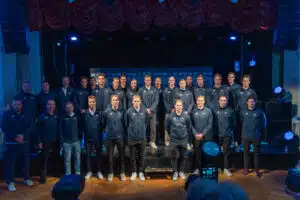 Tässä Leijonien ketjut MM-avaukseen