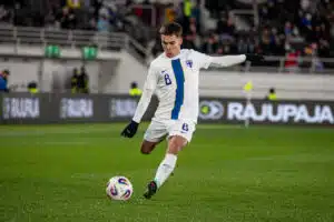 Huuhkajat-tähti siirtyy supertähtien seurakaveriksi Huuhkajat-tähti siirtyy supertähtien seurakaveriksi