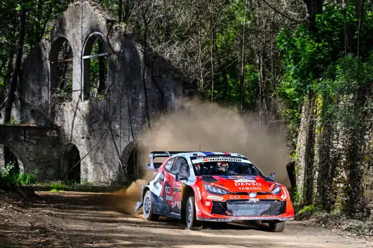 EK10: Sebastien Ogier kärkipaikalla Portugalin MM-rallissa, Sami Pajarilla ikävää draamaa