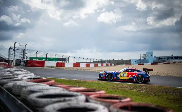 Max Verstappen säväytti jättimäisillä ohituksilla Nürburgringillä Max Verstappen säväytti jättimäisillä ohituksilla Nürburgringillä