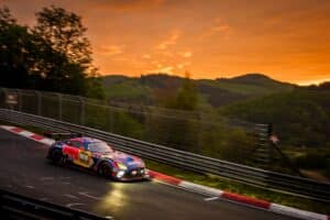 Max Verstappenin voittohaaveet romahtivat legendaarisessa kilpailussa