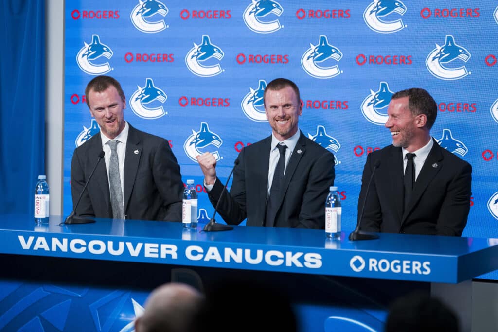 NHL:n jumbo mylläsi seurajohtonsa uusiksi - ruotsalaiskaksoset ottivat joukkueen haltuun NHL:n jumbo mylläsi seurajohtonsa uusiksi – ruotsalaiskaksoset ottivat joukkueen haltuun