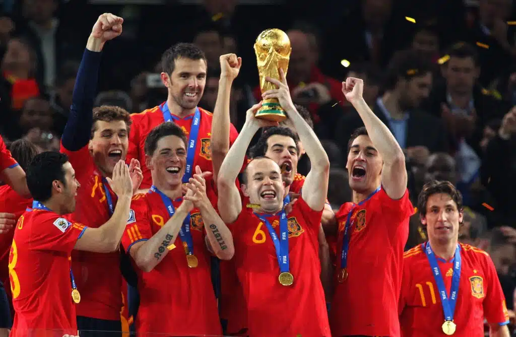 Espanjan 2010 maailmanmestari ei ehkä pääse MM-finaaliin – tästä on kyse Espanjan 2010 maailmanmestari ei ehkä pääse MM-finaaliin – tästä on kyse