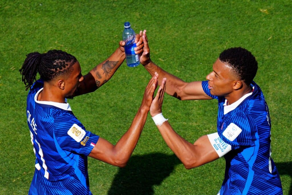 Mestarisuosikki Ranska selvitti vaikean haasteen MM-kisoissa - Kylian Mbappé teki historiaa Mestarisuosikki Ranska selvitti vaikean haasteen MM-kisoissa – Kylian Mbappé teki historiaa