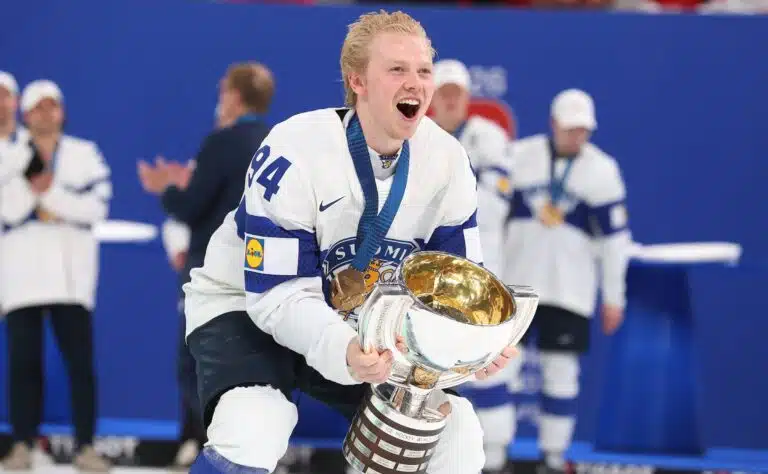 Seuraava suomalainen NHL-tähti löi hurjat näytöt pöytään - "Jumaleissön" Seuraava suomalainen NHL-tähti löi hurjat näytöt pöytään – ”Jumaleissön”