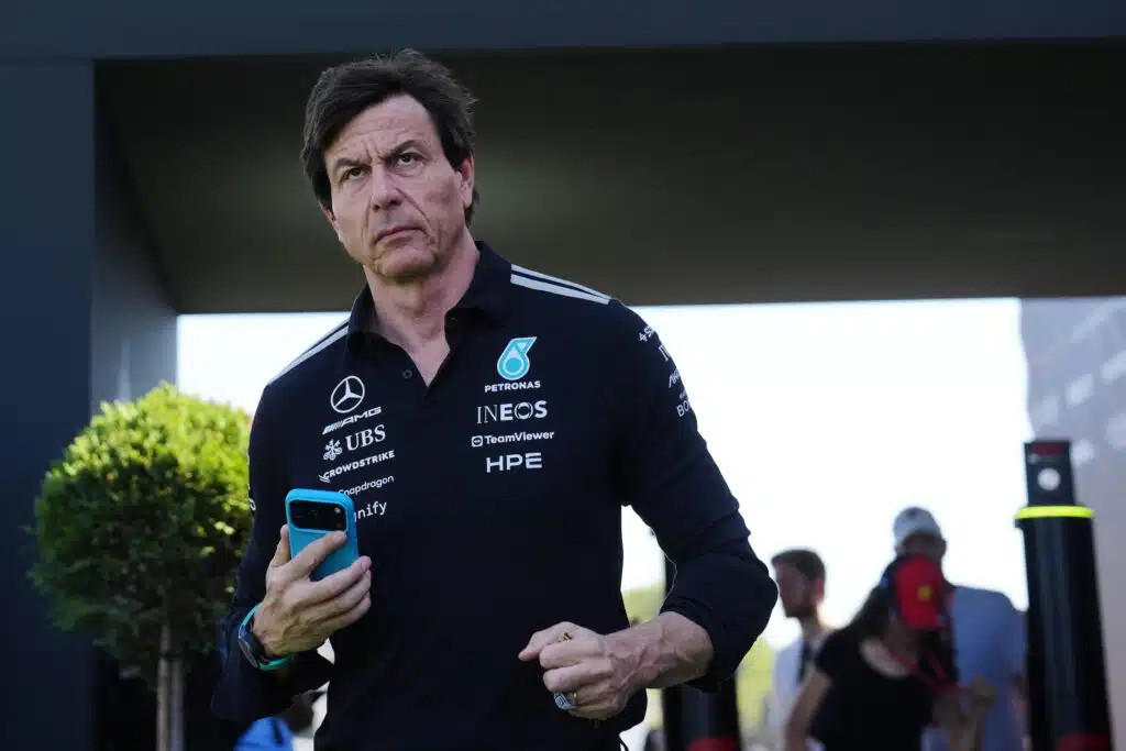 Mercedes harkitsee sääntömuutosta Kimi Antonellin ja George Russellin vuoksi Mercedes harkitsee sääntömuutosta Kimi Antonellin ja George Russellin vuoksi