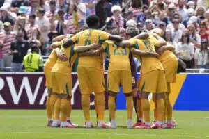 Australia päästeli löysiä omiin Australia päästeli löysiä omiin