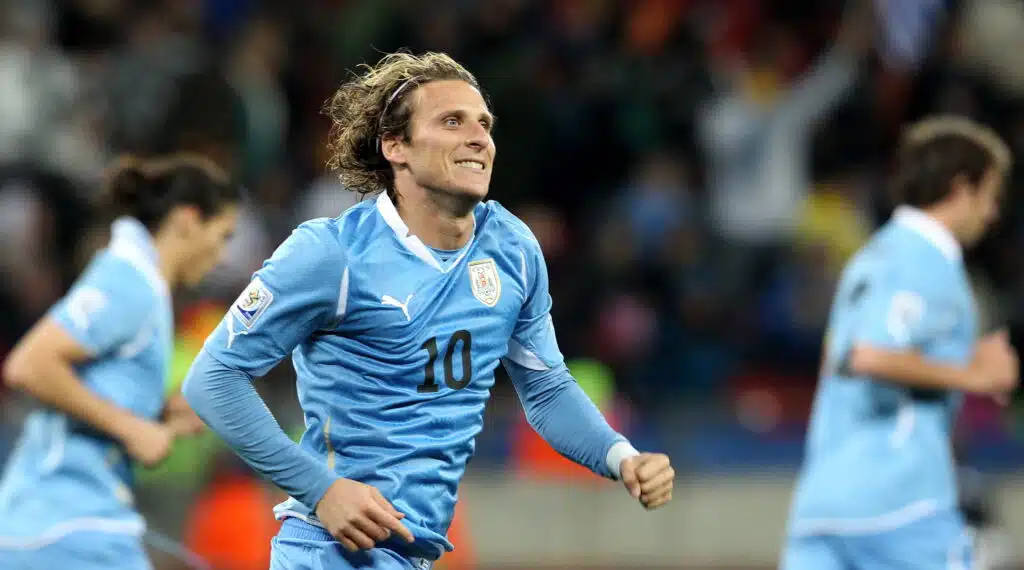 Legendaksi noussut Diego Forlan sai yllätyspestin – tästä on kyse Legendaksi noussut Diego Forlan sai yllätyspestin – tästä on kyse
