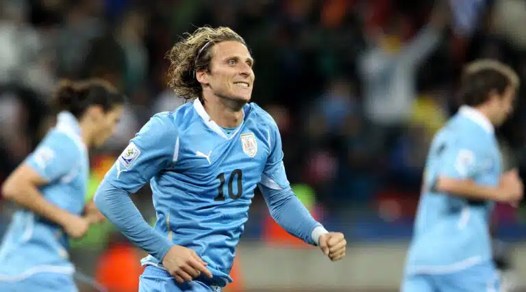Legendaksi noussut Diego Forlan sai yllätyspestin – tästä on kyse