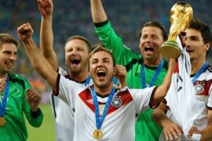 Saksa haluaa MM-kisat takaisin – Eintracht-pomo lupaa: ”Kaikki myytäisiin loppuun”