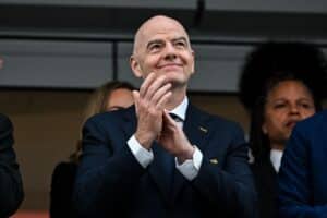 Gianni Infantino marssi Iranin pukukoppiin – sitten tuli erikoinen heitto