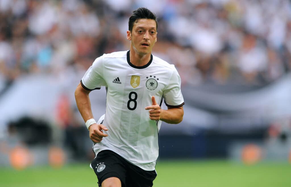 Lähde: Saksalaislegenda Mesut Özil ehdolla jättipestiin Lähde: Saksalaislegenda Mesut Özil ehdolla jättipestiin