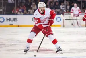 NHL-toimittaja nosti esiin yllättävän nimen - nyt puhutaan kovasta ratkaisusta NHL-toimittaja nosti esiin yllättävän nimen – nyt puhutaan kovasta ratkaisusta